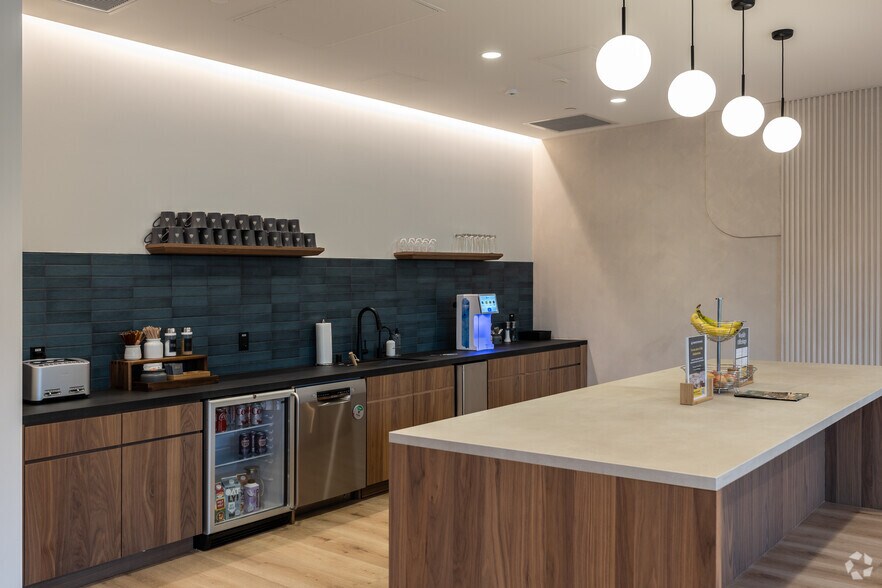 More Photos Of 23465 Civic Center Way, Malibu Office For Lease