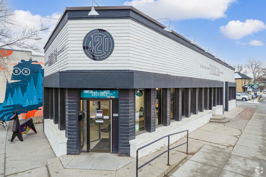 Primary Photo Of 102 10th St NW, Calgary Restaurant For Lease