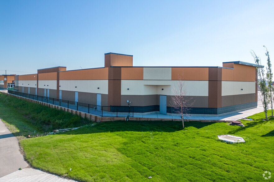 More Photos Of 4058 109 Ave NE, Calgary Storefront For Sale