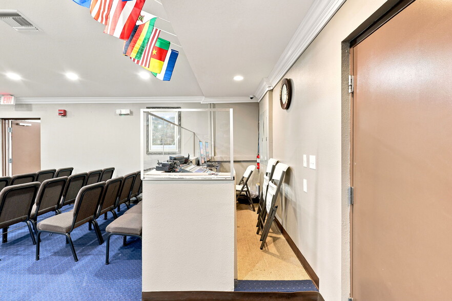 More Photos Of 3075 N Goldenrod Rd, Winter Park Religious Facility For Sale