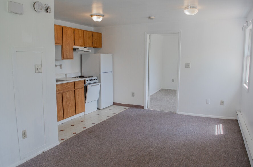 More Photos Of 1620 Columbia Tpke, Castleton On Hudson Storefront Retail Residential For Sale