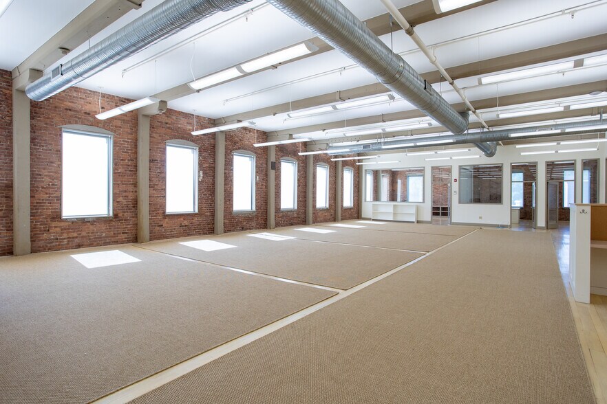 More Photos Of 125 Pecks Rd, Pittsfield Warehouse For Sale