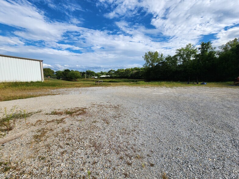 More Photos Of 707 Widewater Dr, Lafayette Warehouse For Lease