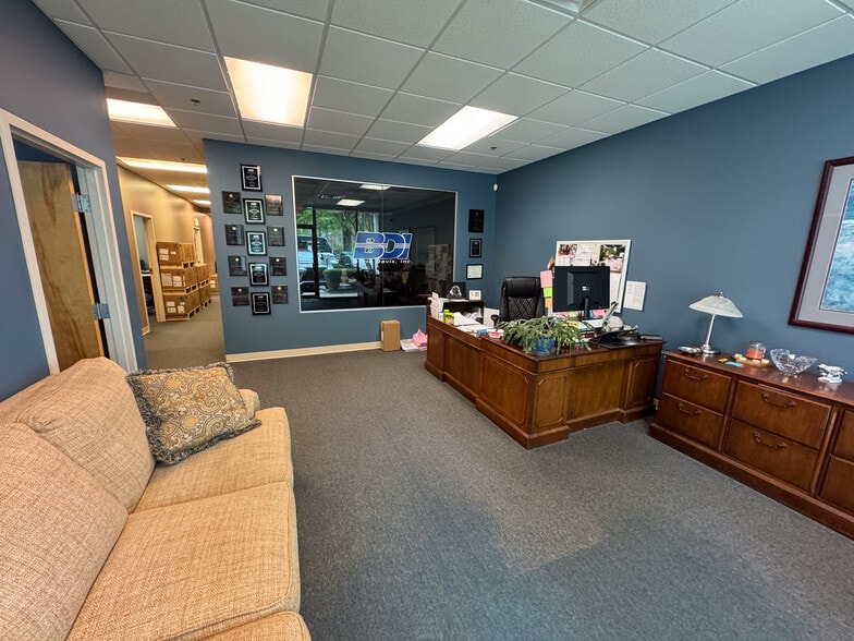 More Photos Of 5975 Shiloh Rd, Alpharetta Showroom For Sale