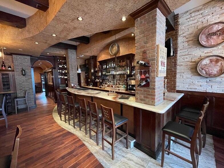 More Photos Of 10 Marble Ave, Pleasantville Bar For Lease
