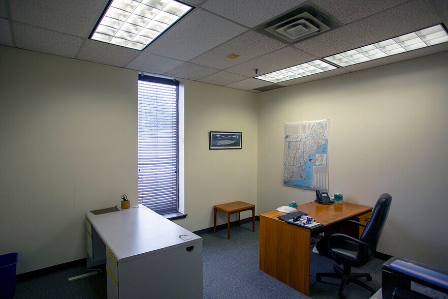 More Photos Of 10-16 Craig Rd, Acton Light Manufacturing For Lease