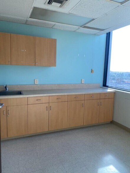 More Photos Of 8540 S Sepulveda Blvd, Los Angeles Medical For Lease