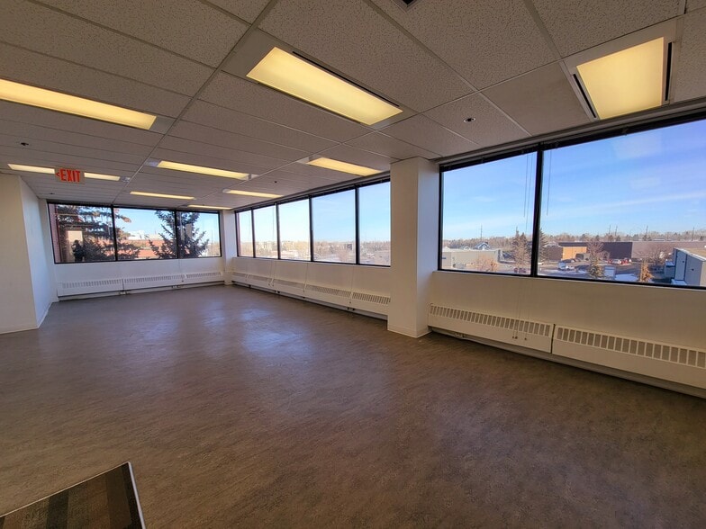 More Photos Of 3115 12th St NE, Calgary Office For Sale