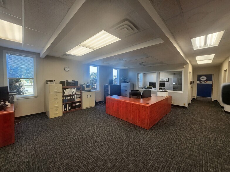 More Photos Of 1019 Adelaide St S, London Warehouse For Sale