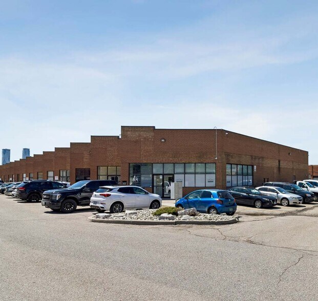 More Photos Of 133 Applewood Cres, Vaughan Showroom For Sale