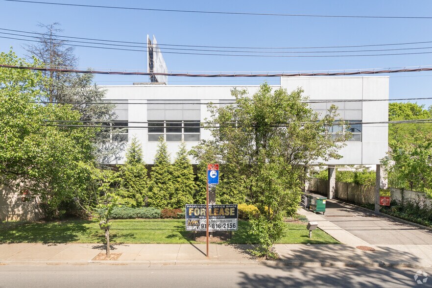 More Photos Of 4830 Arthur Kill Rd, Staten Island Office For Lease