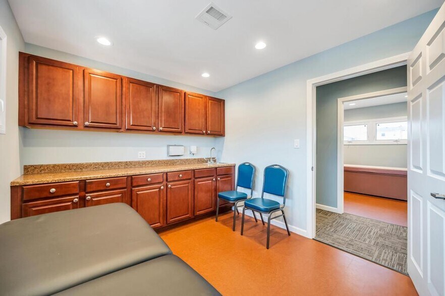 More Photos Of 760 Wellwood Ave, Lindenhurst Office For Sale