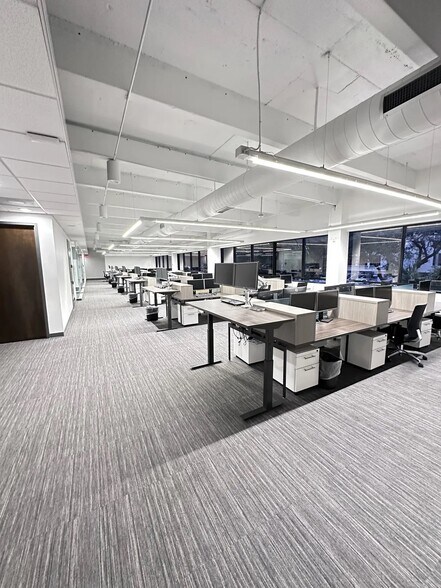 More Photos Of 14261 Commerce Way, Miami Lakes Office For Lease