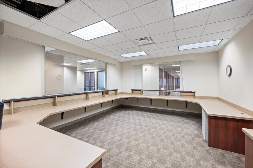 More Photos Of 221 3rd Ave SE, Cedar Rapids Unknown For Lease