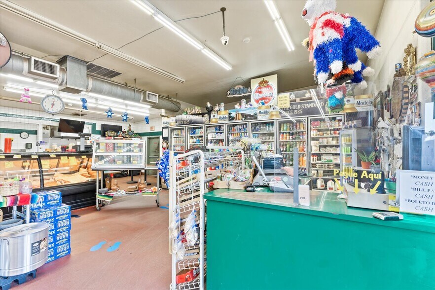 More Photos Of 10448 CA-99, Live Oak Supermarket For Sale