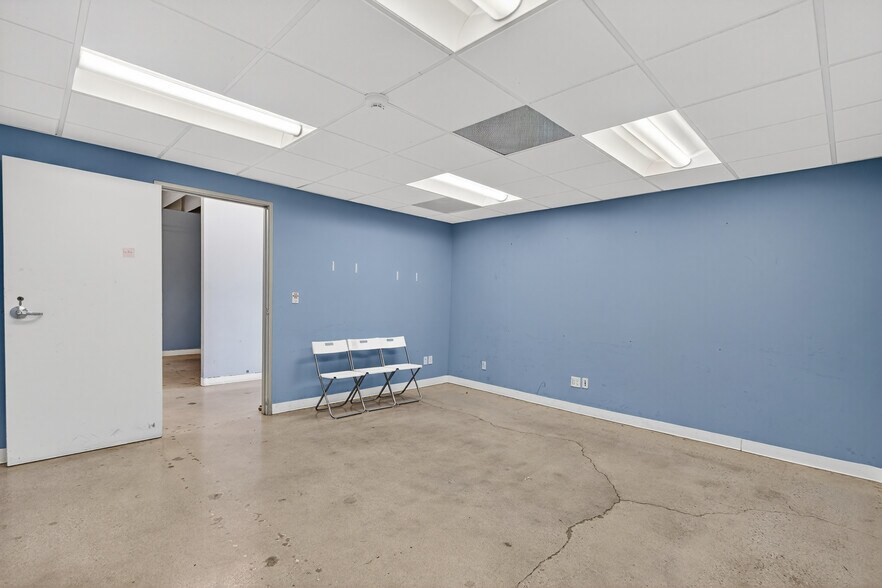 More Photos Of 4716 Vineland Ave, North Hollywood Loft Creative Space For Lease