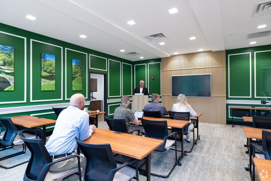 More Photos Of 1301 Industrial Dr, Crestview Coworking Space