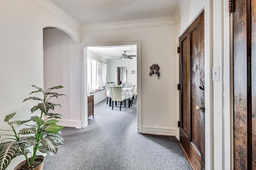 More Photos Of 5746 N Western Ave, Chicago Warehouse For Sale