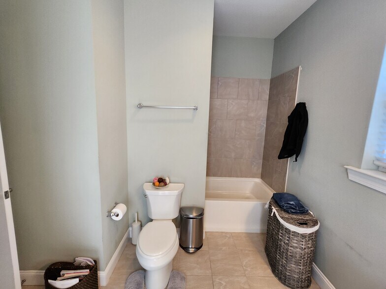 More Photos Of 1901 Pennview Rd, Havertown Flex For Sale