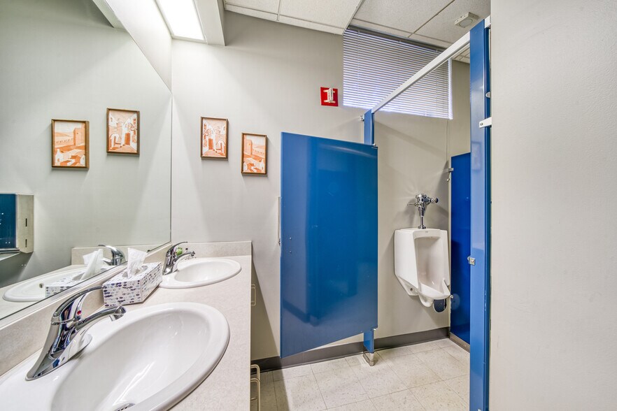 More Photos Of 99 Middle St, Manchester Office Residential For Sale