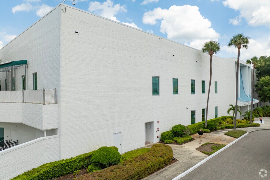 More Photos Of 5701 E Hillsborough Ave, Tampa Office For Lease