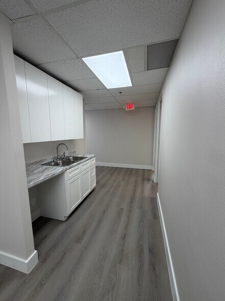 More Photos Of 17768 Preston Rd, Dallas Office For Lease