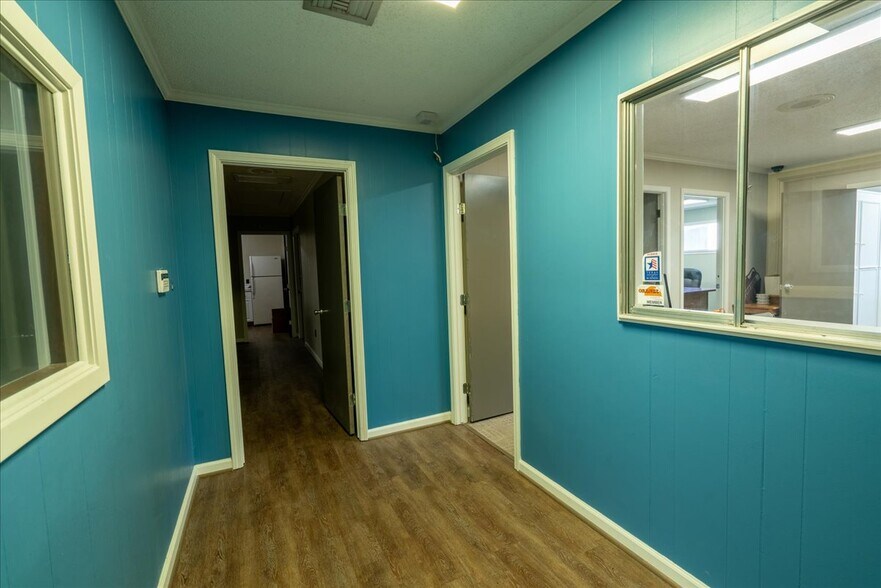 More Photos Of 5304 Meeks Dr, Orange Office For Sale