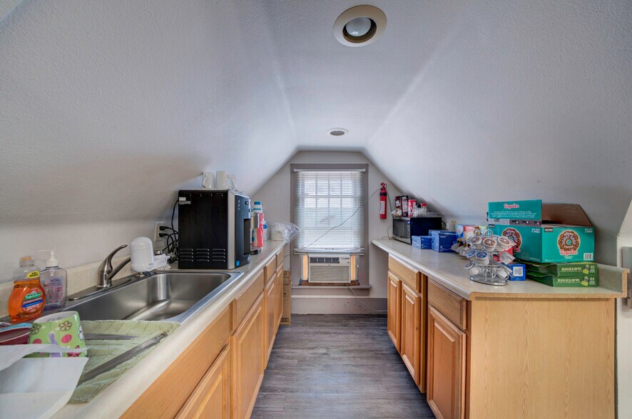 More Photos Of 1625 E Platte Ave, Colorado Springs Office For Sale