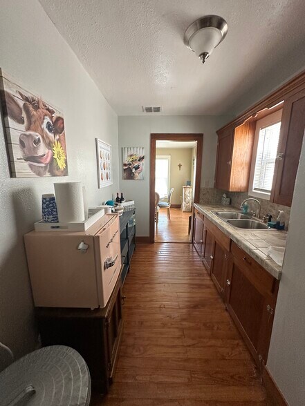 More Photos Of 506 N Alamo St, Refugio Office For Sale