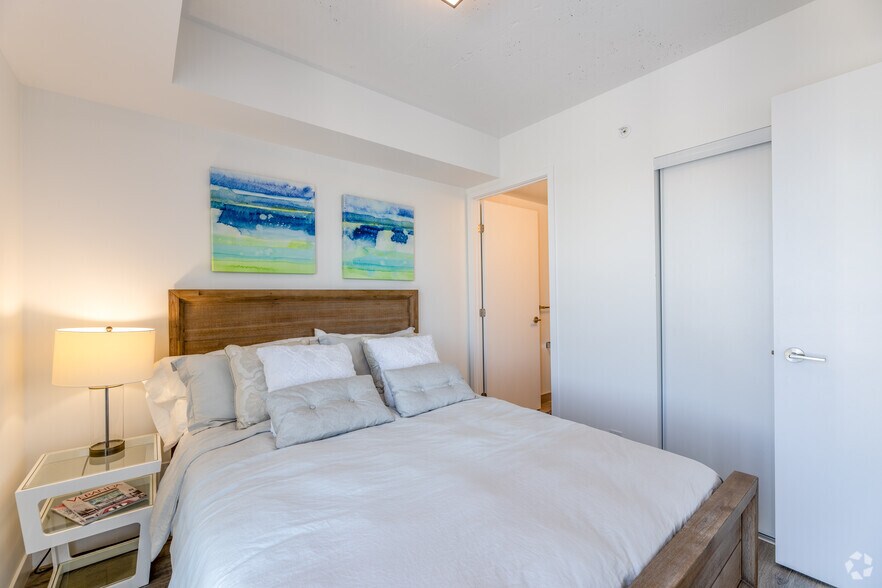 More Photos Of 100 Bond St E, Oshawa Apartments For Lease