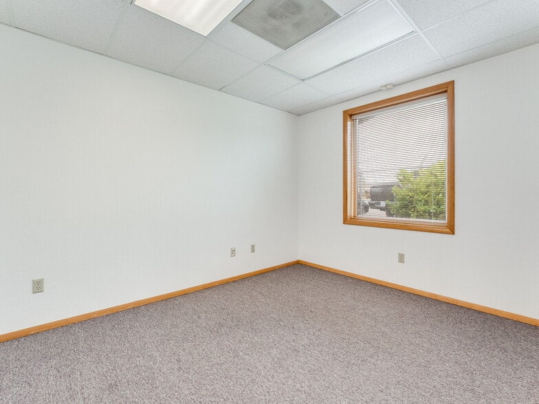More Photos Of 2275 NE McDaniel Ln, Mcminnville Office For Lease