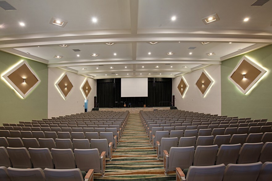 More Photos Of 13732 Clinton St, Garden Grove Religious Facility For Lease