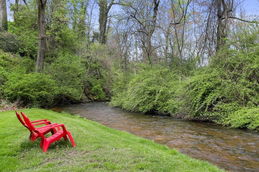 More Photos Of 1090 Ragged Edge Rd, Chambersburg Hospitality For Sale