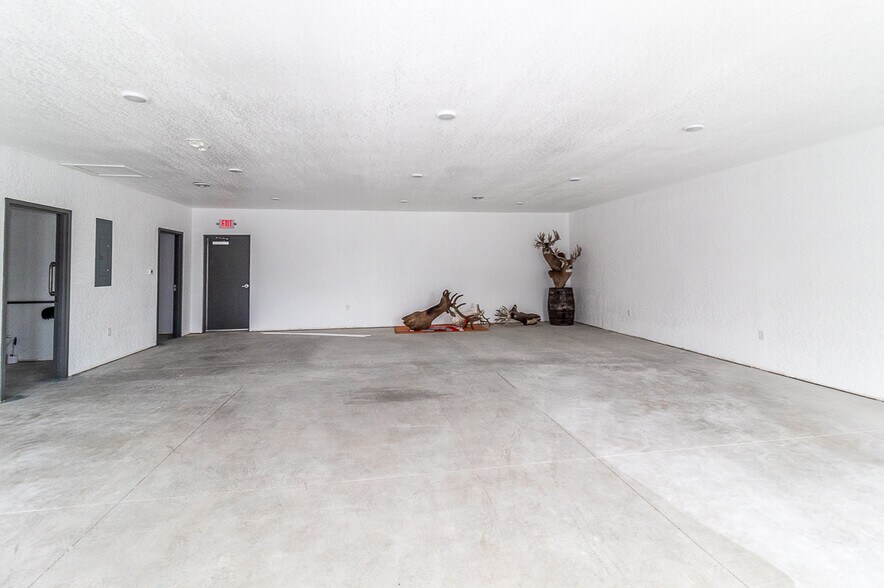 More Photos Of 1186 N Shawano St, New London General Retail For Lease