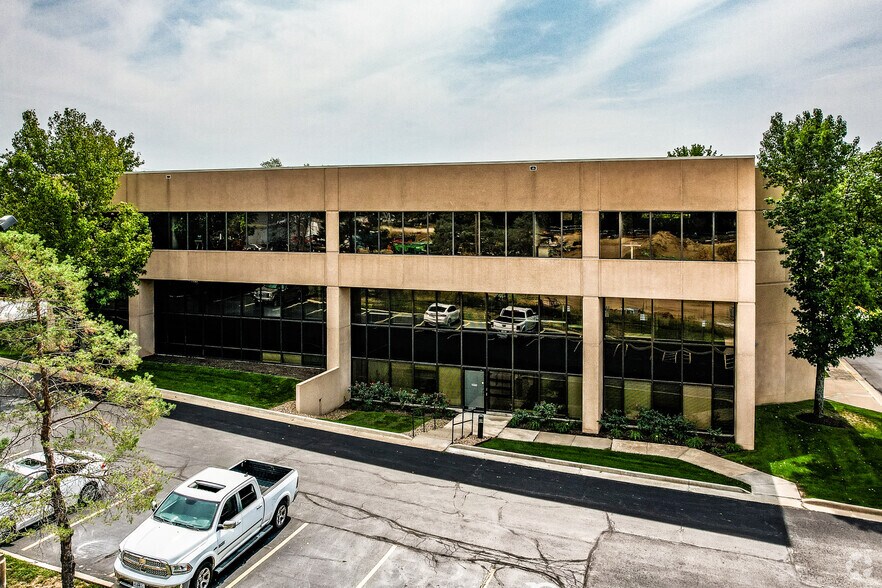 More Photos Of 8700 State Line Rd, Leawood Office For Lease