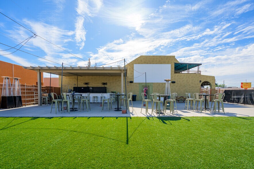 More Photos Of 877 Hancock Rd, Bullhead City Bar For Sale