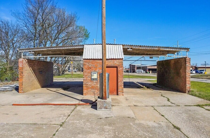 More Photos Of 202 N 5th St, Okemah Carwash For Sale