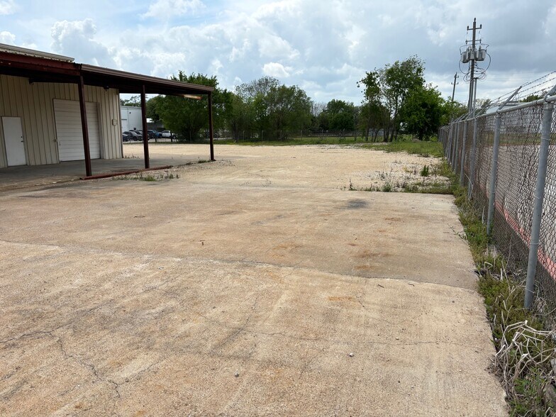 More Photos Of 6531 Overcrest Ln, Pasadena Industrial For Lease