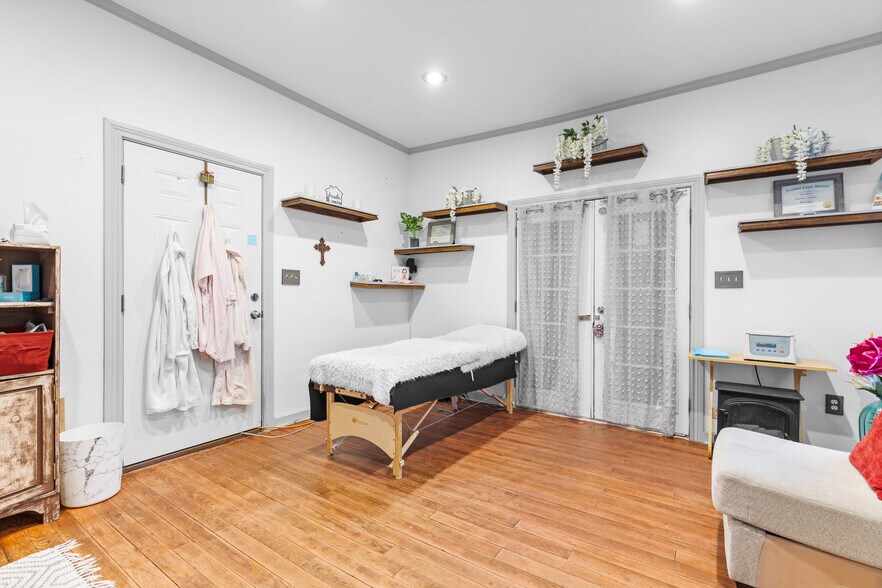 More Photos Of 304 W Wheat St, Woodville Specialty For Sale