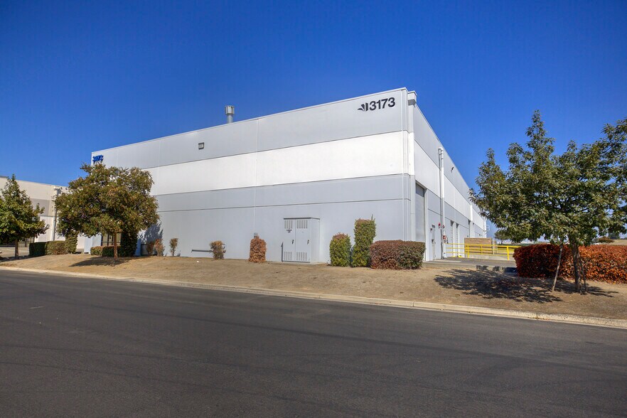 More Photos Of 3173 Del Este Ave, Modesto Distribution For Lease