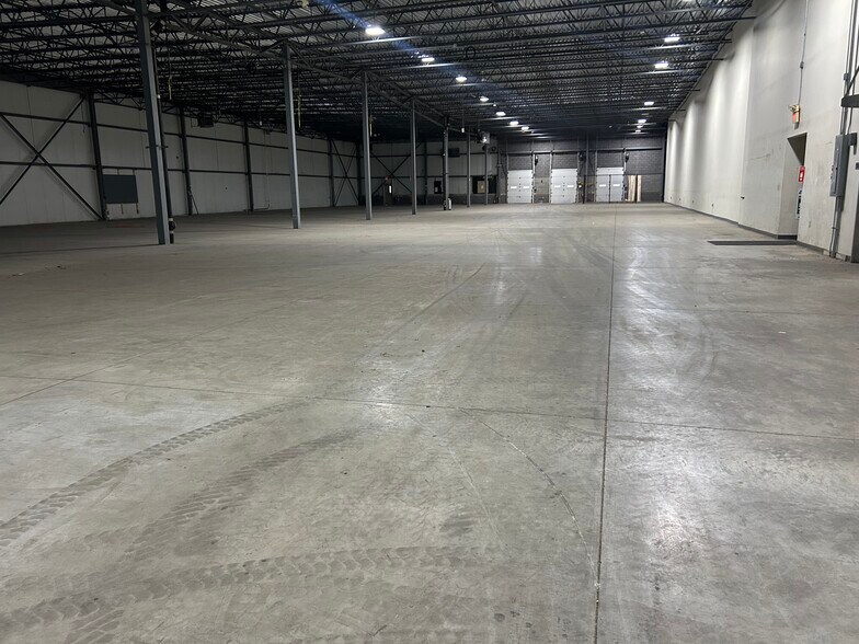 More Photos Of 55 Wentworth Ave, Londonderry Light Distribution For Lease