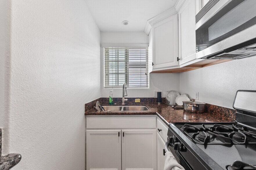 More Photos Of 126 E Balboa Blvd, Newport Beach Multifamily For Sale