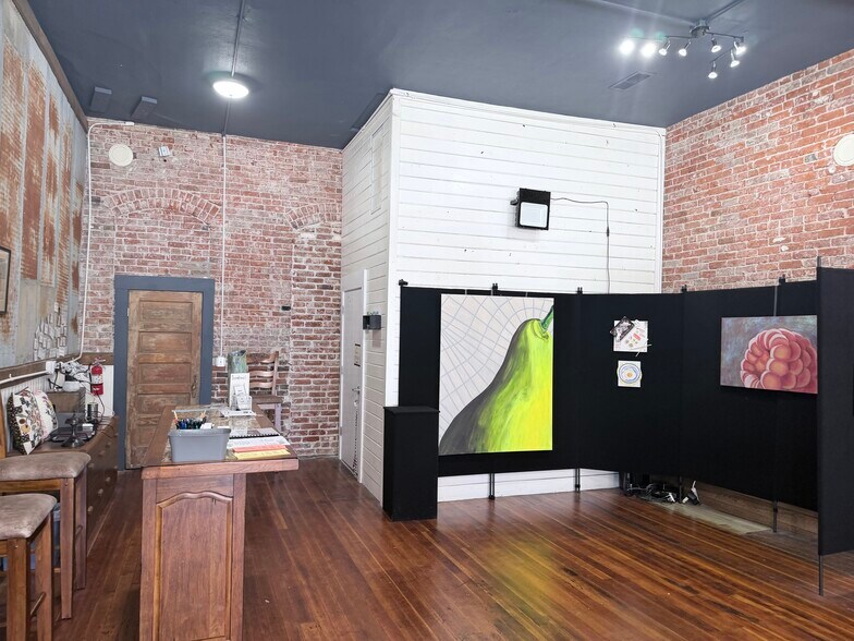 More Photos Of 328-340 Oak St, Red Bluff Storefront For Sale