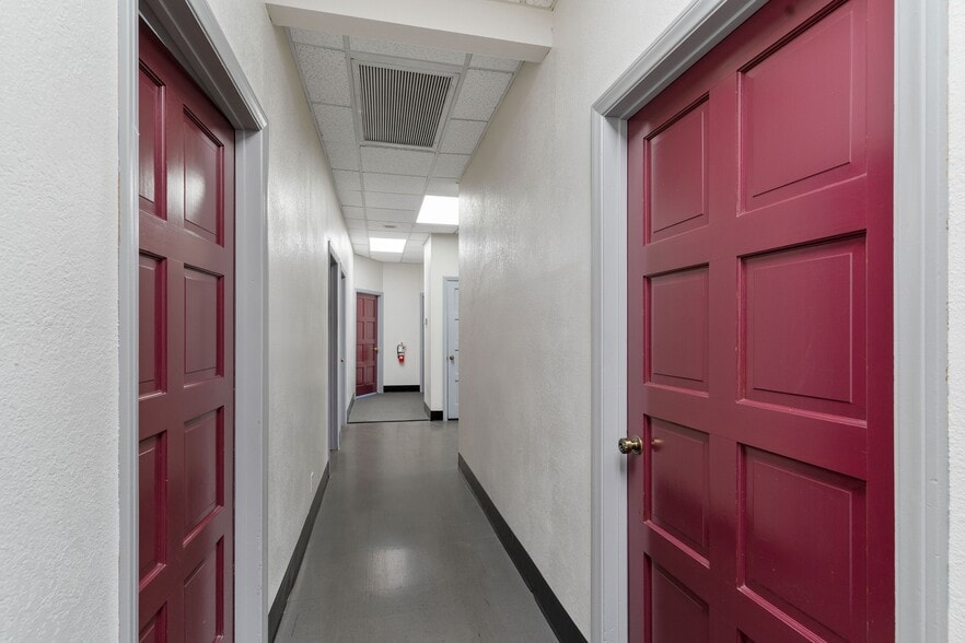 More Photos Of 801 S Rancho Dr, Las Vegas Office For Sale