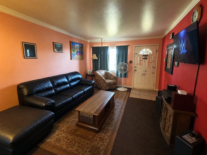 More Photos Of 3620 Elkhorn Blvd, North Highlands Dormitory For Sale