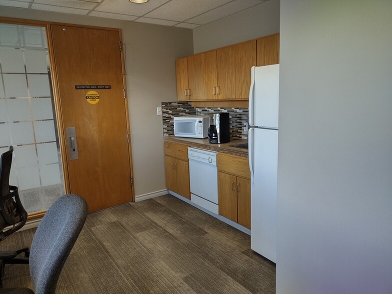 More Photos Of 450144 82nd St E, Aldersyde Manufacturing For Sale