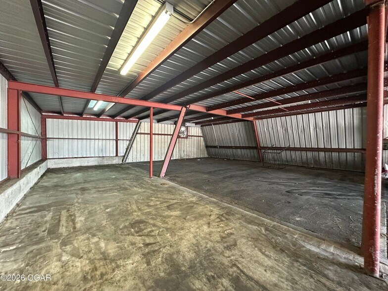 More Photos Of 3236 W 20th St, Joplin Industrial For Sale