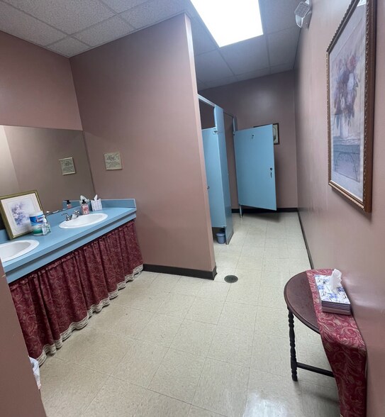 More Photos Of 14001 Shelbyville Rd, Louisville Specialty For Sale