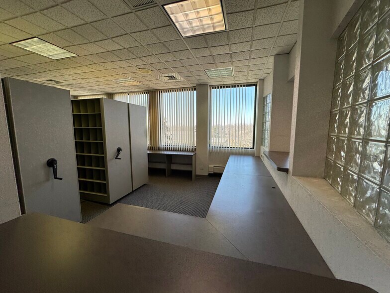 More Photos Of 121 S Wilke Rd, Arlington Heights Medical For Lease