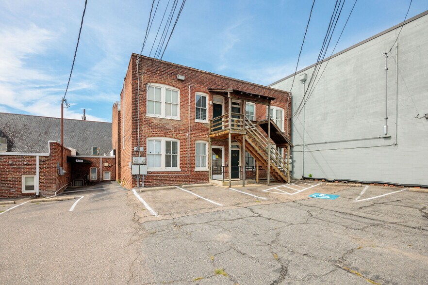 More Photos Of 1312 W Main St, Richmond Office For Lease